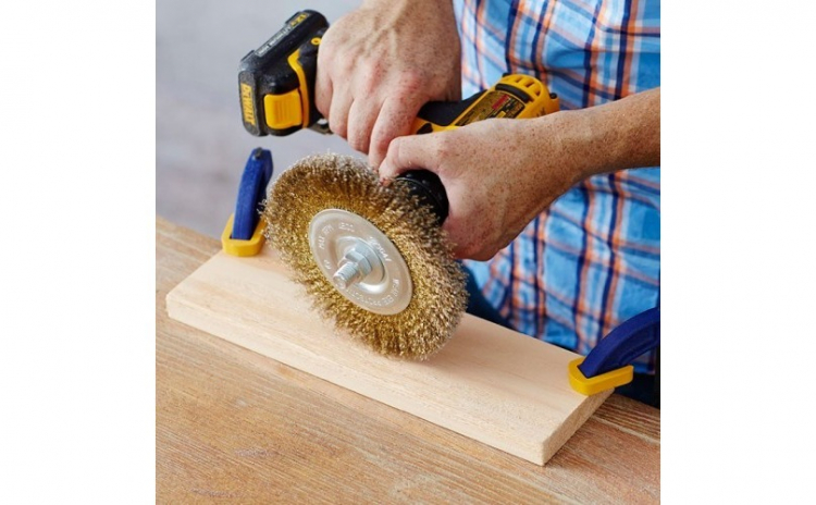 Браширование древесины